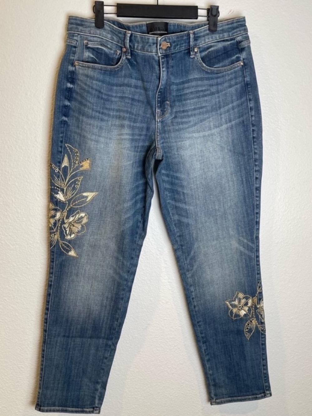 White House Black Market Mid Rise Girlfriend Jeans Gold Floral Embroidered Sz 12
